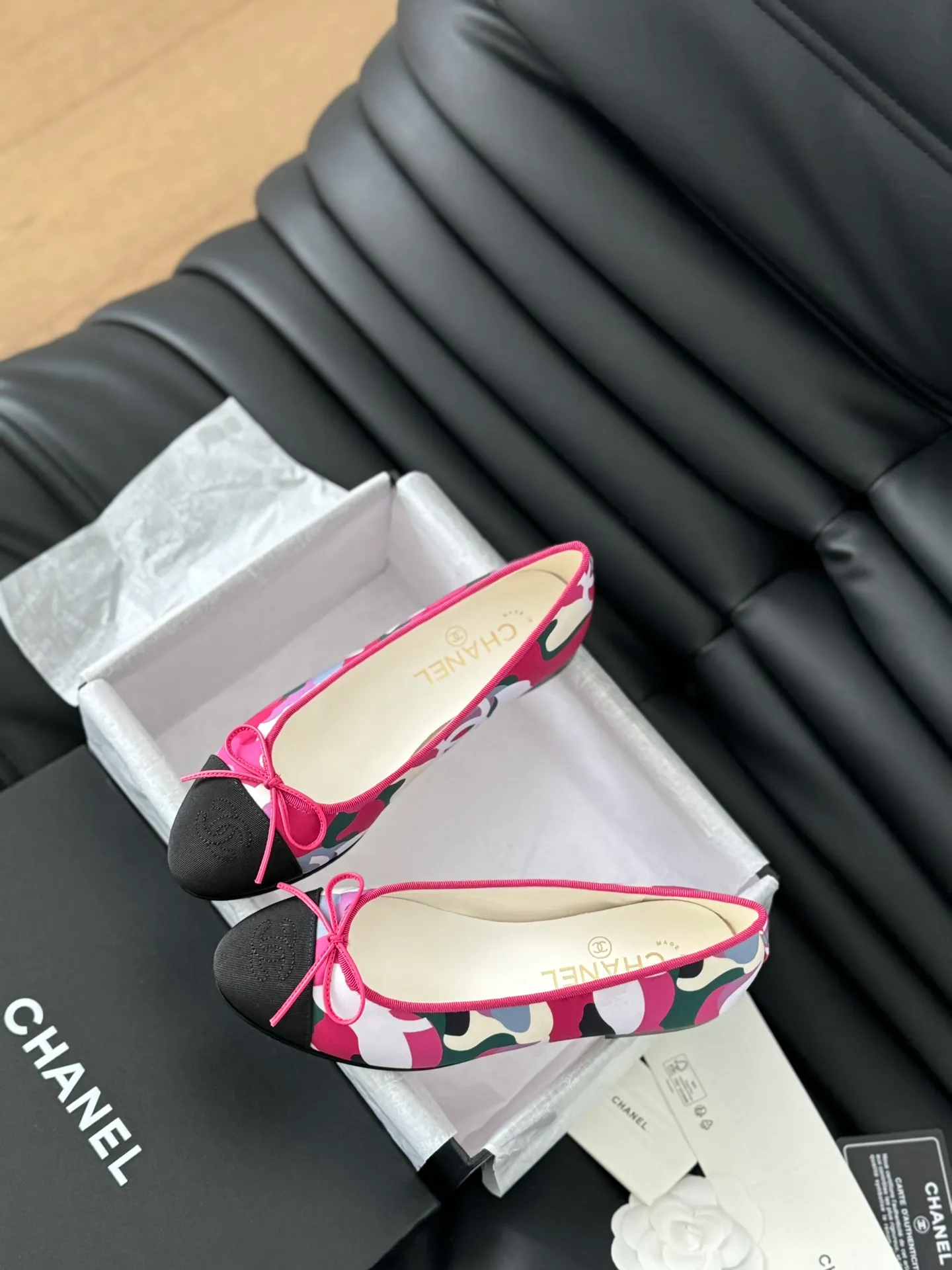 👟👟Ex-factory price 480👟👟 Purchasing-grade Chanel new color ballet shoes, original 1:1 replica, a classic among classics, perfect whether paired with trousers or skirts. The small round toe design is very good at modifying the foot shape, a must-have for little fairies! Heel height: 2.5cm Size: 35-41 (40/41/42/43 customized, non-refundable)
